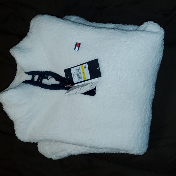 Tommy Hilfiger women's sherpa pull over - Picture 2 of 2